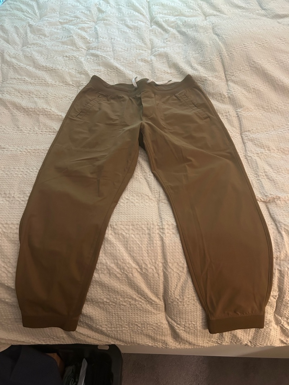 Vuori Men's Casual Drawstring Jogger Pants in Brown